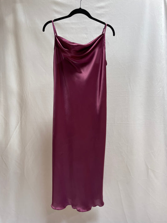 VESTIDO MIDI SLIP MORADO