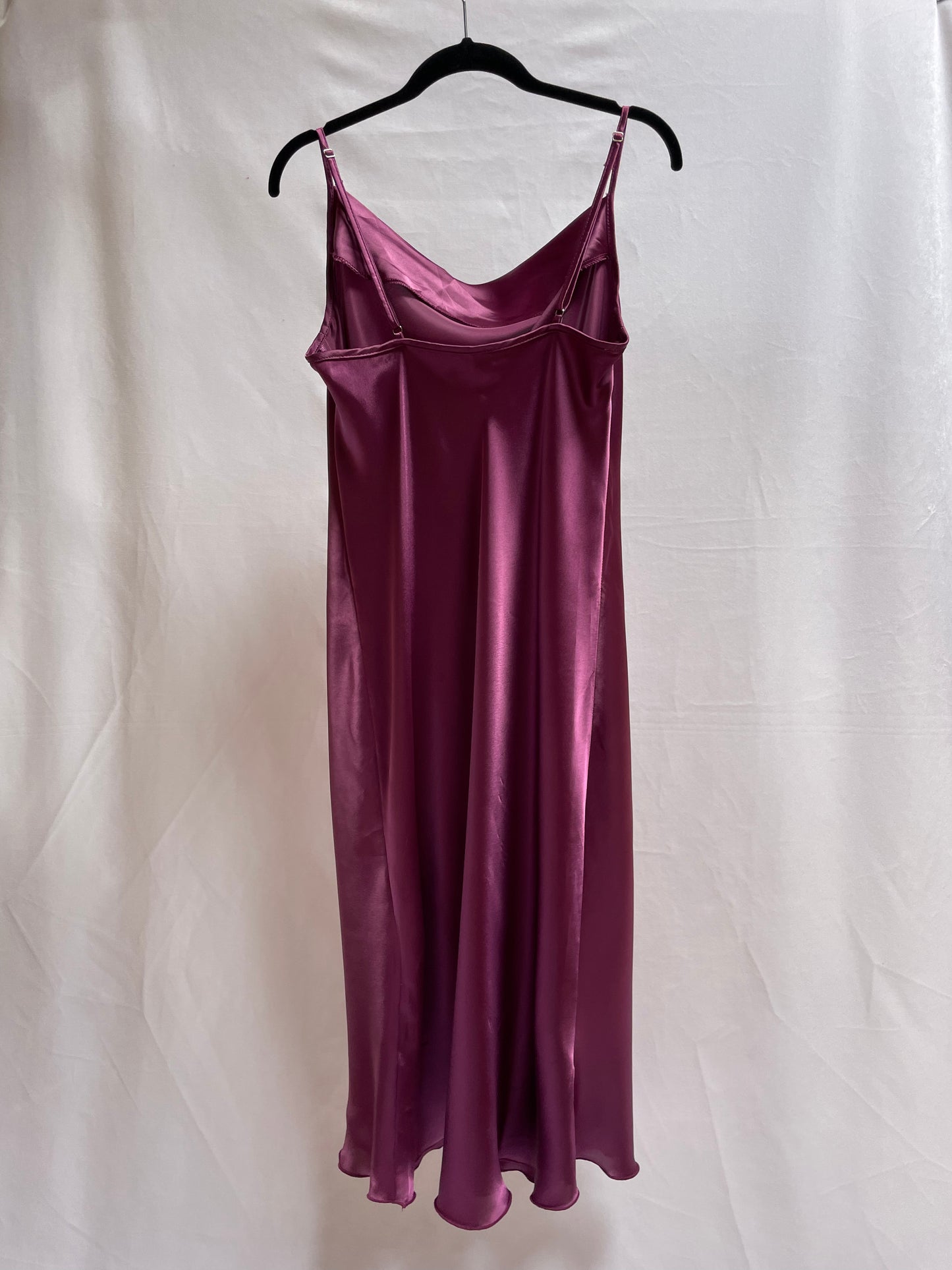 VESTIDO MIDI SLIP MORADO