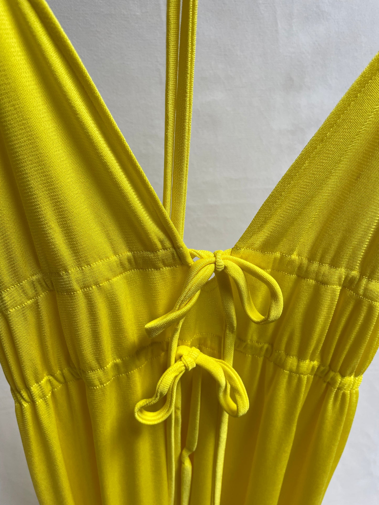 VESTIDO AMARILLO NEÓN
